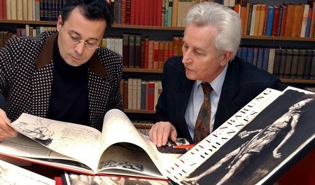 Alles für das schöne Buch: Elmar Faber (r.) mit Sohn Michael (20... Alles für das schöne Buch: Elmar Faber (r.) mit Sohn Michael (20...