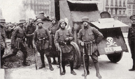 Revolution durch Massenterror beendet. Freikorps in Berlin um 19...