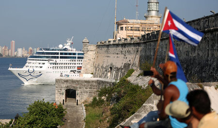 Vergnügungsdampfer am Malecon. Im vergangenen Jahr besuchten meh... Vergnügungsdampfer am Malecon. Im vergangenen Jahr besuchten meh...
