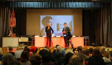 Volles Haus: Michael Wögerer (r.), Initiator der Konferenz, und ... Volles Haus: Michael Wögerer (r.), Initiator der Konferenz, und ...