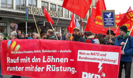 Block der DKP während der Demo gegen die Münchner »Sicherheitsko...