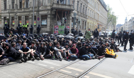 Kein Durchkommen: Sitzblockaden sind nicht kriminell, sondern ei...