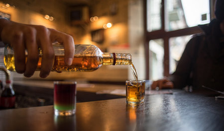 »Sind Sie zum Trinken hier oder zum Reden?«