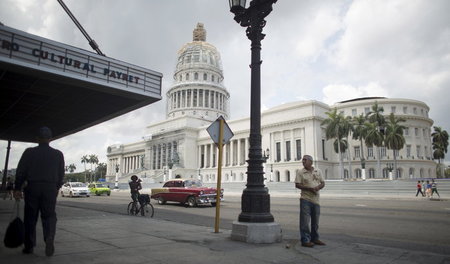 Renoviert für die Volksvertreter: Im El Capitolio in Havanna tri...