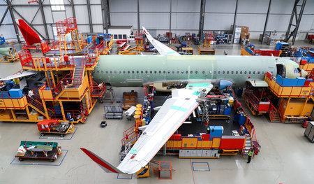 Der Airbus-Konzern wird in Einzelteile zerlegt (Werkshalle in Fi...