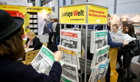 Am Stand der jungen Welt auf der Buchmesse Leipzig 2016