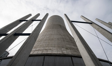 Am Werk in Dattel müssen 35.000 Schweißnähte am Kessel geflickt ...