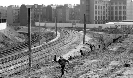 Trainingsstrecke an den S-Bahngleisen (aus dem Band Manfred Küch...