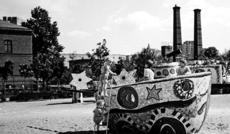 In der Sternenwelt. Spielplatz zwischen Greifswalder Straße und ...