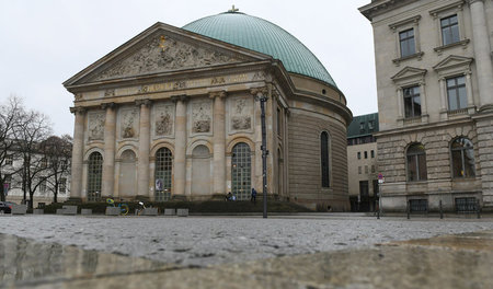 Teurer Umbau mit politischer Stoßrichtung: Die Berliner St.-Hedw...
