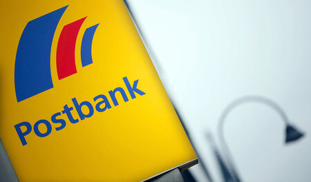 Tausende Stellen sollen bei der Fusion von Deutscher Bank und Po...