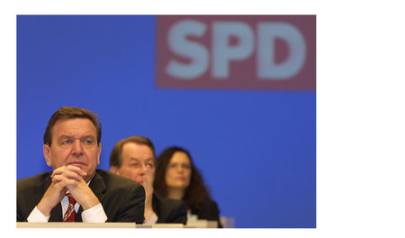 Die SPD-Spitze hält unbeirrt an Hartz IV fest. Gerhard Schröder,...