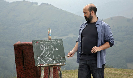 Cundo (Javier Camar) plant den Bau eines Turmes: »Susos Turm«