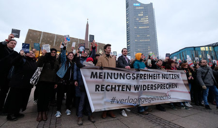 200 Demonstranten protestierten am 14. März in Leipzigs Innensta...
