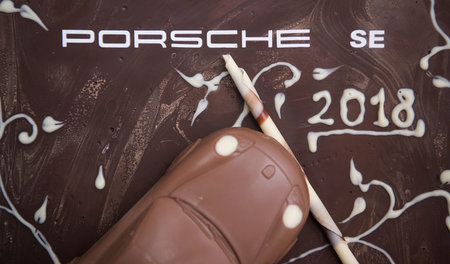 Es ist angerichtet: Schokoladen-Dessert bei der Bilanzpressekonf... Es ist angerichtet: Schokoladen-Dessert bei der Bilanzpressekonf...
