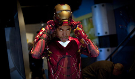 Bald auch Transhumanist? Comic-Fan mit Iron Man-Anzug Bald auch Transhumanist? Comic-Fan mit Iron Man-Anzug