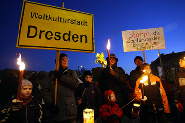 Proteste gegen den Bau der Waldschlößchenbrücke in Dresden am So...