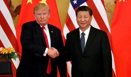 Die »herausragende Beziehung« zu China krönte Trump (l.) nun mit...