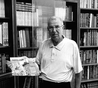 Stolz auf seine Sammlung: Museumsdirektor Mahmoud Dakwar