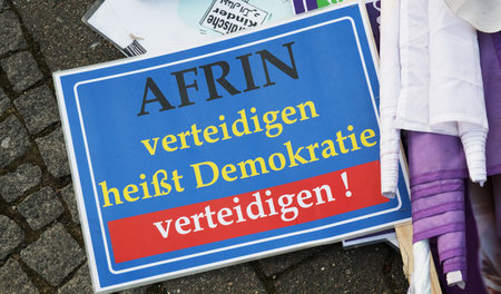 Solidarität mit den Verteidigern des nordsyrischen Automiegebiet...