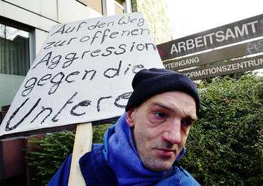 Protest gegen Hartz IV und Billigjobs von Anfang an (Frankfurt a...