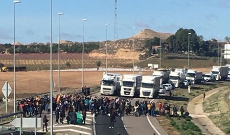 Protest gegen Festnahme Puigdemonts: Demonstranten blockieren am... Protest gegen Festnahme Puigdemonts: Demonstranten blockieren am...