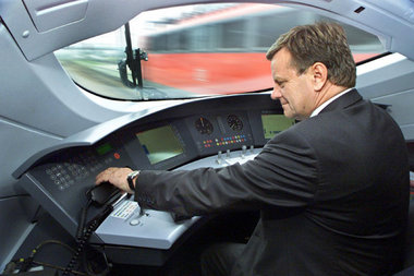 Ab ins Billiglohngebiet! Bahn-Chef Mehdorn rettet die Rekordbila...