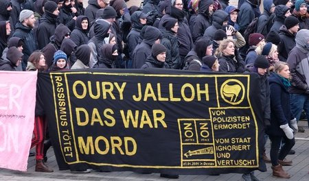 Demonstration zum Gedenken an Oury Jalloh am 7. Januar 2018 in D...