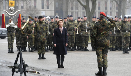 Ursula von der Leyen (CDU) am Mittwoch beim Appell zur Umbenennu... Ursula von der Leyen (CDU) am Mittwoch beim Appell zur Umbenennu...