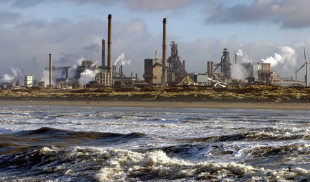 Der Tata-Standort IJmuiden an der niederländischen Nordseeküste:...