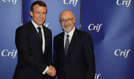 Frankreichs Präsident Emmanuel Macron und CRIF-Chef Francis Kali...