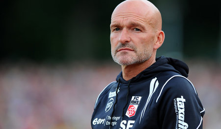 Jetzt heißt es Abschied nehmen: Trainer Stefan Emmerling führt R...