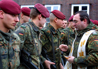 Mit dem Segen der Kirche in den Afghanistan-Krieg – Bundeswehrpf...