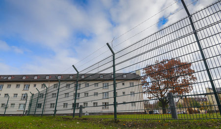 Orte struktureller Gewalt: die Aufnahmeeinrichtungen für Geflüch...