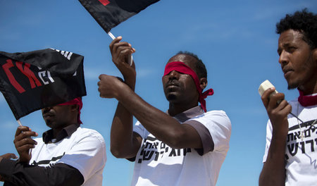 Protest gegen Abschiebung: Afrikanische Flüchtlinge demonstriere...
