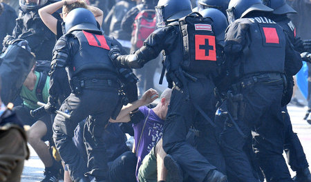 Eskalation durch die Polizei während des G-20-Gipfels (hier währ...