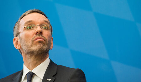Mehr Schnüffelei wagen: Österreichs Innenminister Herbert Kickl ... Mehr Schnüffelei wagen: Österreichs Innenminister Herbert Kickl ...