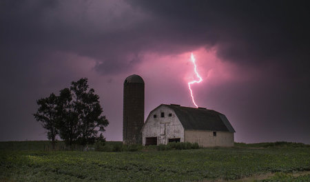 Trifft Chinas Zorn US-Farmer? Gewitter auf einer Sojaplantage im... Trifft Chinas Zorn US-Farmer? Gewitter auf einer Sojaplantage im...