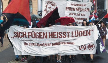 »Die Finsternis erhellen helfen« – Demo zu Mühsams 80. Todestag ... »Die Finsternis erhellen helfen« – Demo zu Mühsams 80. Todestag ...
