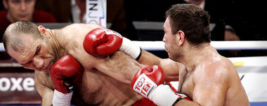 Kleiner, leichter, schneller: Chagaev (r.) überrascht Valuev