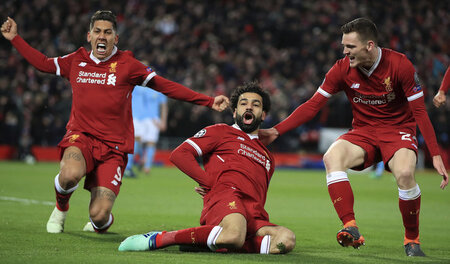 Exzellent: Der FC Liverpool um Mohamed Salah (M.) verdrosch ein ... Exzellent: Der FC Liverpool um Mohamed Salah (M.) verdrosch ein ...