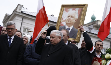 PiS-Parteichef Jaroslaw Kaczynski auf einer der monatlichen Gede...