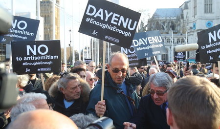 Protest in London: Demonstranten kritisieren den angeblichen Ant...