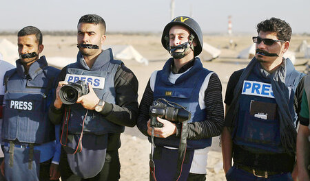 Protest von Kollegen: Journalisten demonstrieren in Gaza gegen d...