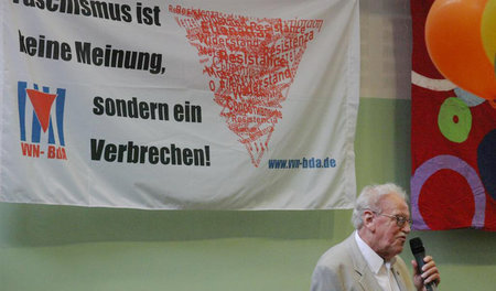 Martin Löwenberg auf einer Veranstaltung zu seinem 80. Geburtsta... Martin Löwenberg auf einer Veranstaltung zu seinem 80. Geburtsta...