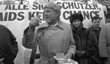 Engagierter Weltenbummler: Hardy Krüger 1987