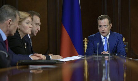 Antworten auf US-Provokation gesucht: Russlands Regierungschef D... Antworten auf US-Provokation gesucht: Russlands Regierungschef D...