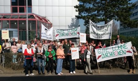 »Gute Löhne durchboxen«: Beschäftigte der Berliner Volkssolidari... »Gute Löhne durchboxen«: Beschäftigte der Berliner Volkssolidari...