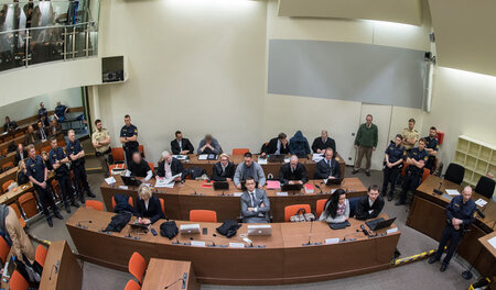 Am Dienstag stellten die Verteidiger des als Terrorhelfer angekl... Am Dienstag stellten die Verteidiger des als Terrorhelfer angekl...
