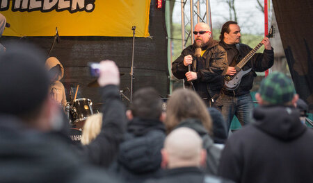 Die Neonaziband »Die Lunikoff Verschwörung« – hier bei einem Kon...